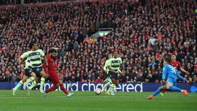 Liverpool berhasil mengalahkan Manchester City secara dramatis pada pertandingan lanjutan Liga Inggris di Stadion Anfield, Minggu (16/10) malam WIB.