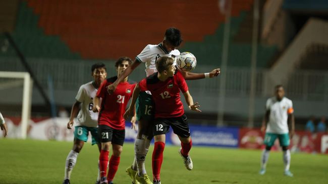 Pelatih Palestina U-17 Loay AlSalhe menyebut timnya merasa seperti berada di rumah sendiri karena sambutan hangat dari warga Indonesia.