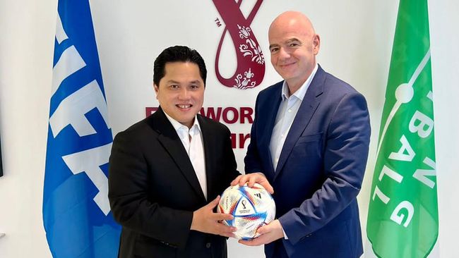 Erick Thohir bertemu dengan Presiden Federation Internationale de Football Association (FIFA), Gianni Infantino di Doha, Qatar, pada Rabu (5/10).