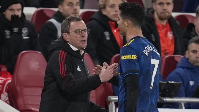 Ralf Rangnick memilih tak peduli dengan kritikan yang dilayangkan Cristiano Ronaldo pada dirinya semasa berkiprah di Manchester United.