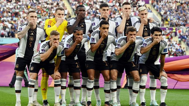 Pemain timnas Jerman Ilkay Gundogan sangat menghormati Qatar sebagai tuan rumah Piala Dunia 2022 dan mengungkapkan alasan melakukan aksi tutup mulut.