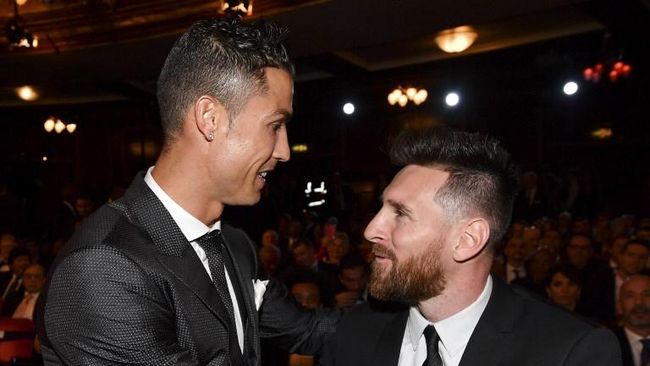 Cristiano Ronaldo mengaku bangga setelah berfoto bersama rivalnya Lionel Messi dalam sebuah iklan Piala Dunia 2022 untuk merek fesyen kenamaan Luis Vuitton.