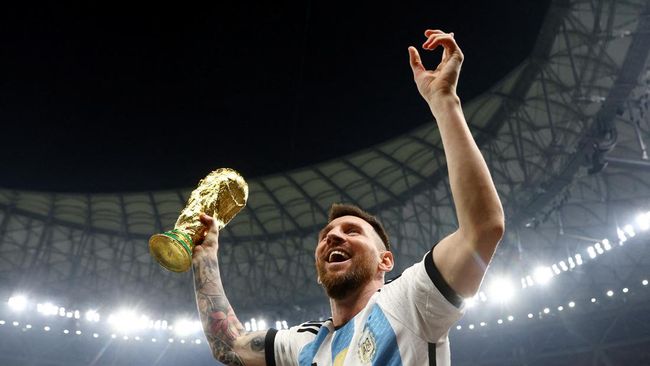 Lionel Messi dan Cristiano Ronaldo terus bersaing namun ternyata ada penghargaan yang sudah dimenangkan CR7 tetapi belum dimenangkan oleh Messi.