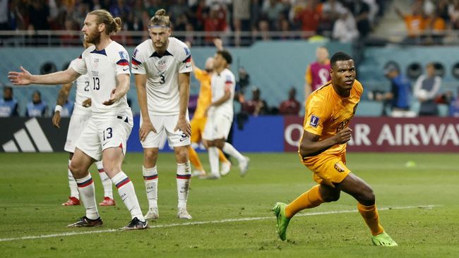 Mimpi Amerika Serikat melangkah jauh di Piala Dunia 2022 dikubur penampilan gemilang bintang Belanda Denzel Dumfries, Sabtu (3/12).
