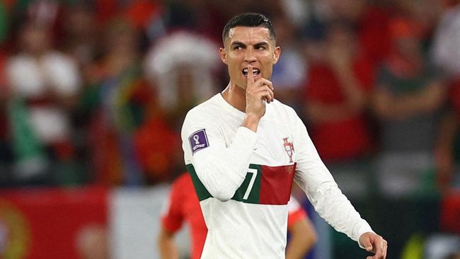 Kapten Portugal Cristiano Ronaldo tak mampu membendung emosi saat ditarik keluar dalam laga kontra Korea Selatan di Piala Dunia 2022.