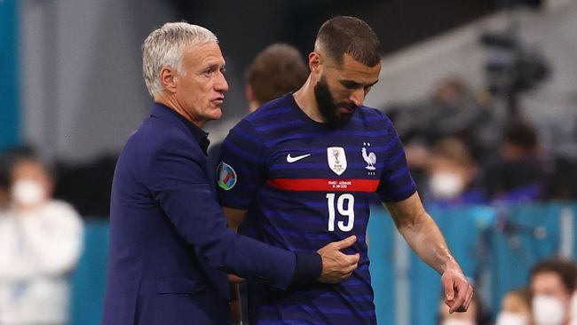 Striker Karim Benzema dilaporkan ribut dengan pelatih Didier Deschamps jelang final Piala Dunia 2022, Argentina vs Prancis.