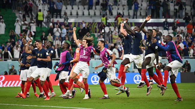 Prancis dan Inggris jadi dua tim terbaru yang lolos ke babak perempat final Piala Dunia 2022. Berikut daftar tim lolos perempat final Piala Dunia 2022.