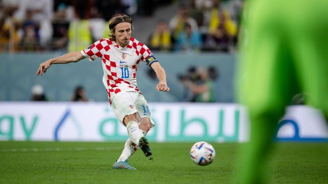 Laga semifinal Piala Dunia 2022 antara Argentina versus Kroasia jadi duel kaki emas Lionel Messi kontra Luka Modric.