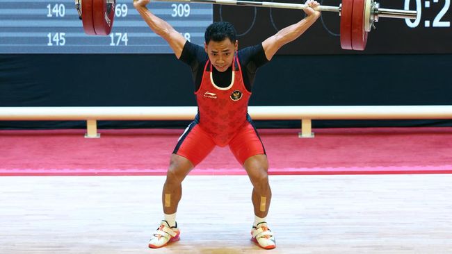 Eko Yuli Irawan meraih medali perak pada Kejuaraan Dunia Angkat Besi 2022 di Bogota, Kolombia.