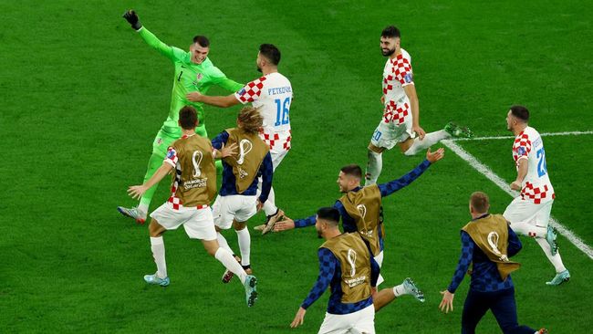 Kroasia berhasil menyingkirkan Brasil dalam drama adu penalti dengan skor 4-2 (1-1) pada perempat final Piala Dunia 2022.