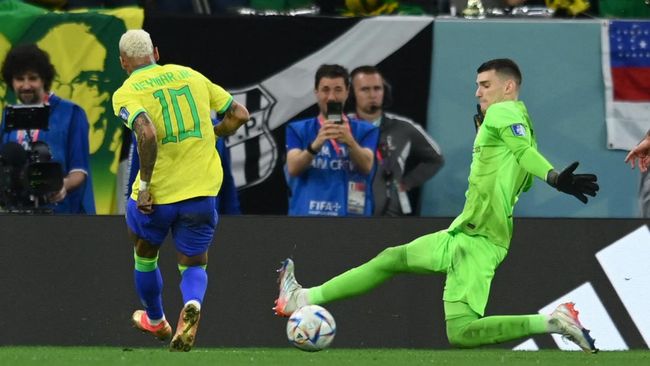 Laga Kroasia melawan Brasil berlanjut ke babak perpanjangan waktu yang diwarnai performa gemilang Dominik Livakovic.