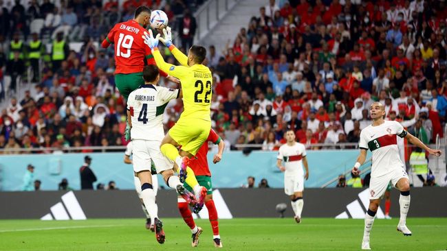 Youssef En Nesyri mencetak gol indah saat Maroko mengalahkan Portugal di 8 besar Piala Dunia 2022. Lompatan En Nesyri hampir menyamai rekor Cristiano Ronaldo.