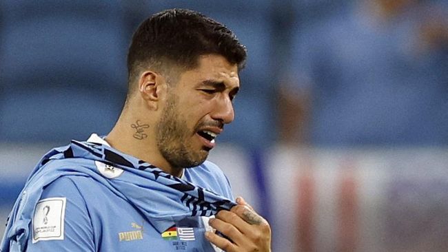 Dua pemain berpengalaman Uruguay Luis Suarez dan Edinson Cavani bereaksi berbeda usai kegagalan lolos ke 16 besar Piala Dunia 2022.