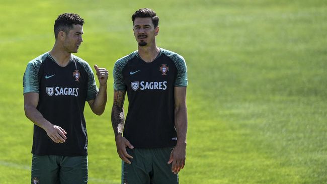 Bek asal Portugal Jose Fonte mengatakan timnas Portugal memiliki aliran bola yang lebih lancar dan tak terpaku ke satu titik jika tanpa Cristiano Ronaldo.