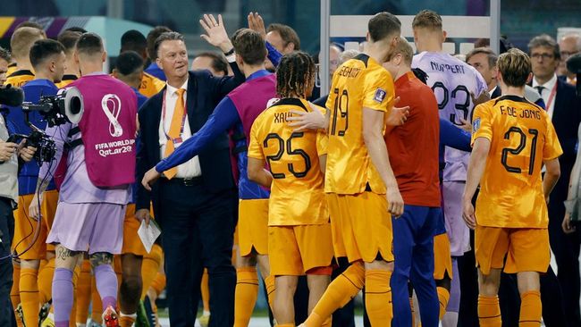 Perang urat saraf terjadi antara Louis Van Gaal dengan Angel Di Maria jelang laga Belanda vs Argentina di perempat final Piala Dunia 2022.