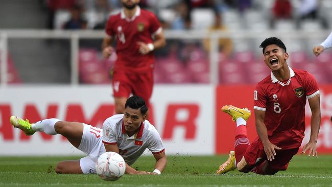 Pelatih Persebaya Surabaya Aji Santoso membantah kabar melarang Marselino Ferdinan bergabung dengan Timnas Indonesia.