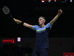 Viktor Axelsen Lempar Raket Usai Juara BWF World Tour Finals