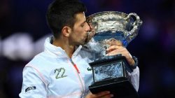 Momen haru Novak Djokovic menangis usai berhasil menjadi juara Australia Open 2023 setelah menang di laga final di Rod Laver Arena, Minggu (29/1).