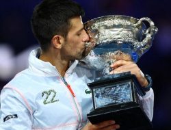 Djokovic Banjir Air Mata Usai Raih Juara Australia Open 2023