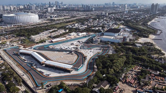 FEO meninjau Jakarta International E-Prix Circuit (JIEC) yang berlokasi di Ancol, Jakarta Utara pada Jumat (13/1) jelang Formula E Jakarta 2023.