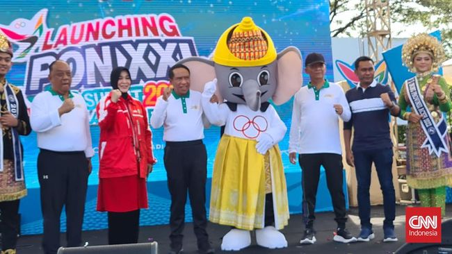 Menpora Zainudin Amali mengenalkan maskot gajah putih atau Po Meurah untuk Pekan Olahraga Nasional (PON) XXI Aceh-Sumut 2024.