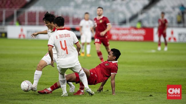 Marc Klok menyebut Vietnam beruntung bisa menahan imbang Timnas Indonesia tanpa gol pada leg pertama semifinal Piala AFF 2022 di Stadion GBK.