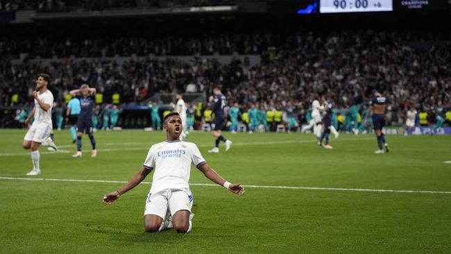 Winger muda Real Madrid Rodrygo Goes gemetar saat menemui pemain idolanya, Cristiano Ronaldo, di Arab Saudi.