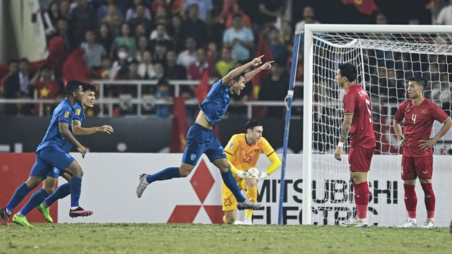 Vietnam akhirnya kebobolan saat bermain imbang 2-2 dengan Thailand pada leg pertama final Piala AFF 2022.