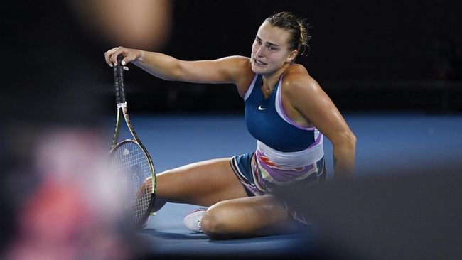 Aryna Sabalenka merebut gelar Grand Slam pertamanya usai mengalahkan Elena Rybakina pada final Australia Open 2023.