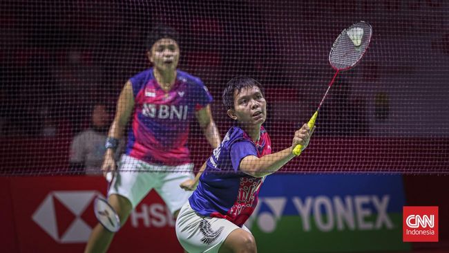 Apriyani Rahayu/Siti Fadia Silva Ramadhanti mengalahkan Mira Houssein Agha/Zeina Kazma dalam laga Badminton Asia Mixed Team Championships (BAMTC) 2023