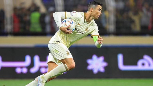 Cristiano Ronaldo bahagia bukan kepalang usai mencetak gol pertama untuk Al Nassr di Liga Arab Saudi, Jumat (3/2).