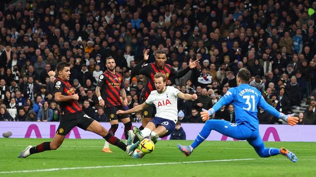 Harry Kane resmi menyandang status sebagai pencetak gol terbanyak sepanjang sejarah Tottenham Hotspur sekaligus masuk