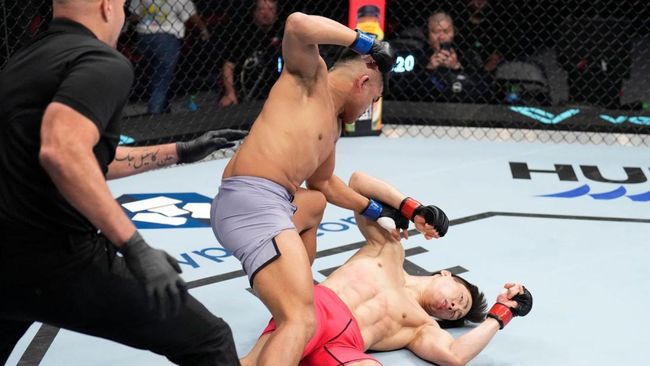 Jeka Saragih tampil di final Road to UFC setelah melewati laga perempat final dan semifinal dengan meyakinkan.
