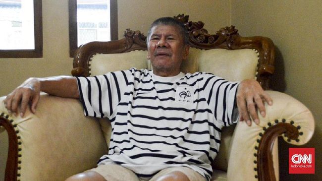 Sepak bola Indonesia berduka. Mantan pelatih Timnas Indonesia Benny Dollo meninggal dunia dalam usia 72 pada Rabu (1/2).
