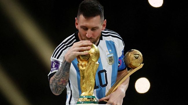 Lionel Messi menghabiskan Rp3,2 miliar untuk membeli 35 iPhone 14 berlapis emas 24 karat untuk rekan setimnya di timnas Argentina dan ofisial tim.