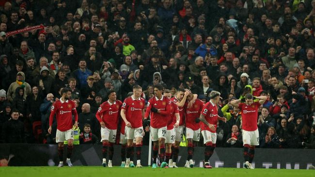 Manchester United dikabarkan akan melepas 13 pemain pada akhir musim ini demi meningkatkan kualitas tim.