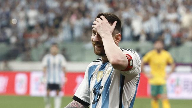 Bintang Argentina Lionel Messi sudah dipastikan batal ke Indonesia. Berikut tiga calon pengganti Messi di Indonesia vs Argentina.