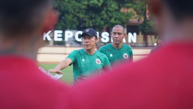 Asisten pelatih Timnas Indonensia Nova Arianto menjawab kritik dari pemilik Borneo FC Nabil Husein Said Amin soal pemilihan pemain dalam FIFA matchday.
