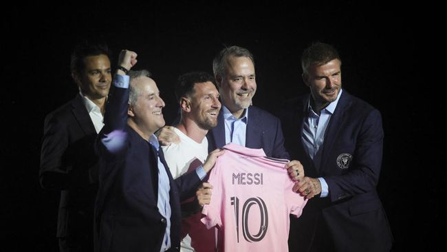 Lionel Messi mengungkap beragam hal usai diperkenalkan secara resmi oleh Inter Miami di Stadion DRV PNK, Senin (17/7) pagi waktu Indonesia.