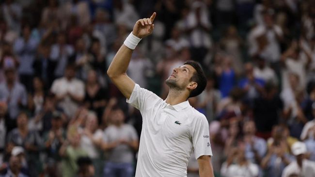 Petenis Serbia Novak Djokovic berhasil melangkah ke babak 16 besar Wimbledon 2023 usai mengalahkan Stan Wawrinka (Swiss), Jumat (7/7) waktu setempat.