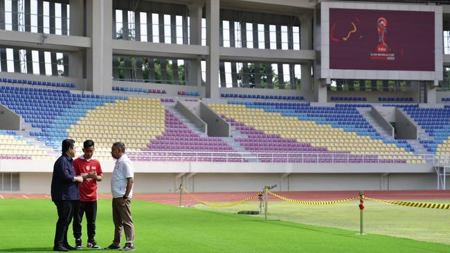 Gibran masih menunggu keputusan Ketua Umum PSSI Erick Thohir mengenai status Stadion Manahan Solo sebagai salah satu tuan rumah Piala Dunia U-17 2023.