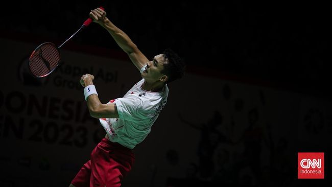 Jonatan Christie mengalahkan Cheam June Wei pada babak pertama Japan Open 2023 di Yoyogi Gymnasium, Tokyo, Rabu (26/7) siang.