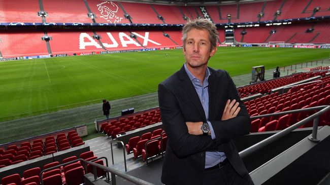 Ajax Amsterdam memberi update mengenai kondisi kiper legendaris Belanda, Edwin van der Sar, yang mengalami pendarahan di bagian otak.