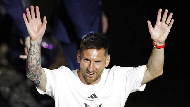Lionel Messi resmi diperkenalkan secara meriah sebagai pemain baru Inter Miami di Stadion DRV PNK, Florida, Senin (17/7) pagi WIB.