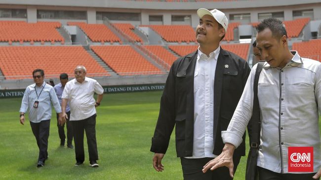 Menteri Pemuda dan Olahraga (Menpora) Nandito Ariotedjo memberi penjelasan mengenai inspeksi FIFA ke Jakarta International Stadium (JIS), Sabtu (29/7).