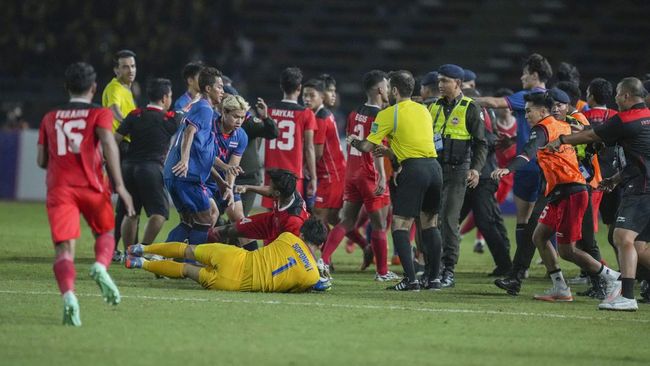 Pelatih kiper Timnas Indonesia U-22 Sahari Gultom merespons sanksi AFC setelah terjadi kericuhan dalam laga final SEA Games 2023 di Kamboja.