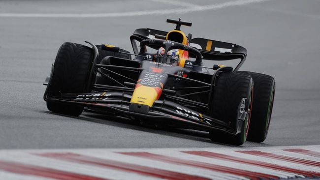 Max Verstappen keluar sebagai pemenang sprint race F1 GP Austria. Sergio Perez ada di posisi kedua sekaligus memastikan finis 1-2 untuk Red Bull.