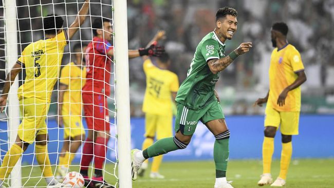 Roberto Firmino berhasil mencetak hattrick dalam laga perdana Saudi Pro League. Al Ahli pun sukses mencatat poin penuh.