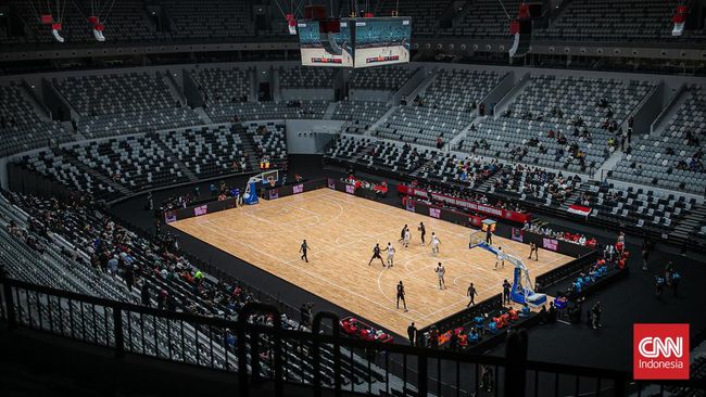 Presiden Joko Widodo (Jokowi) meresmikan loka tanding anyar bernama Indonesia Arena pada Senin (7/8) siang.