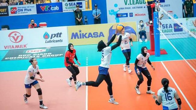 Timnas voli putri Indonesia menutup peluang jadi juara SEA V League usai kalah dari Vietnam dengan skor 1-3 di Vinh Phuc, Sabtu (5/8).